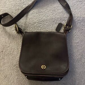 Vintage coach purse. Used but in good conditions. Just need cleaning.
